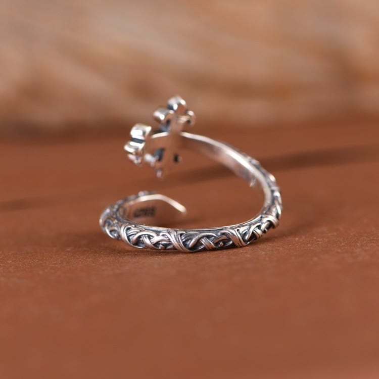 Retro 925 Silver Cross Ring with Delicate Vine Engravings: Pure Expression of Faith