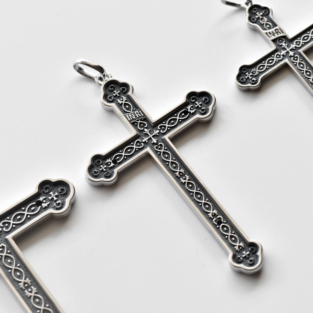 Retro Sterling Silver Amulet INRI Cross Pendant Necklace: A Emblem of Grace