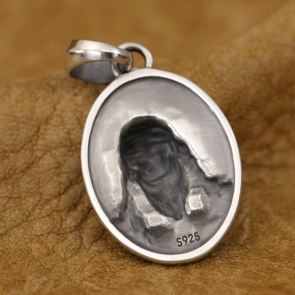 925 Silver Crown of Thorns Jesus Medal Necklace: A Reminder of His Sacrifice