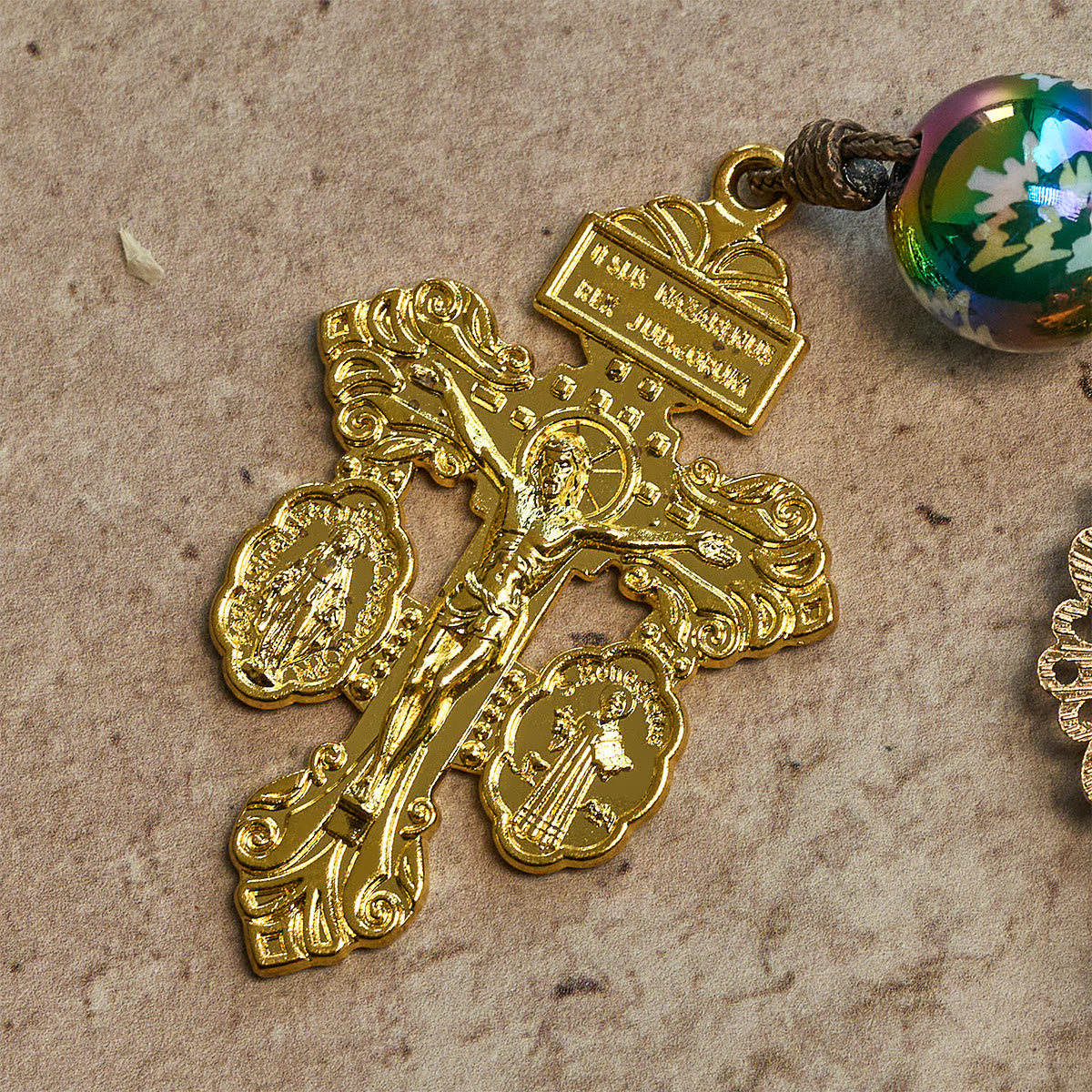 Christmas Devotion Red Green Holiday Beads Pocket Rosary: Pray anywhere, anytime