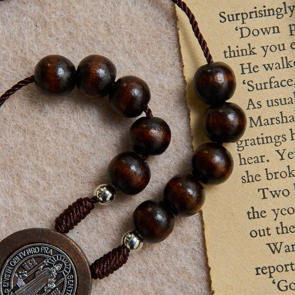 Round Bead Car Rosary Crucifix Our Lady Embossed Medal Car Hanging Pendant: A Reminder of Merciful Divine Protection on Every Trip