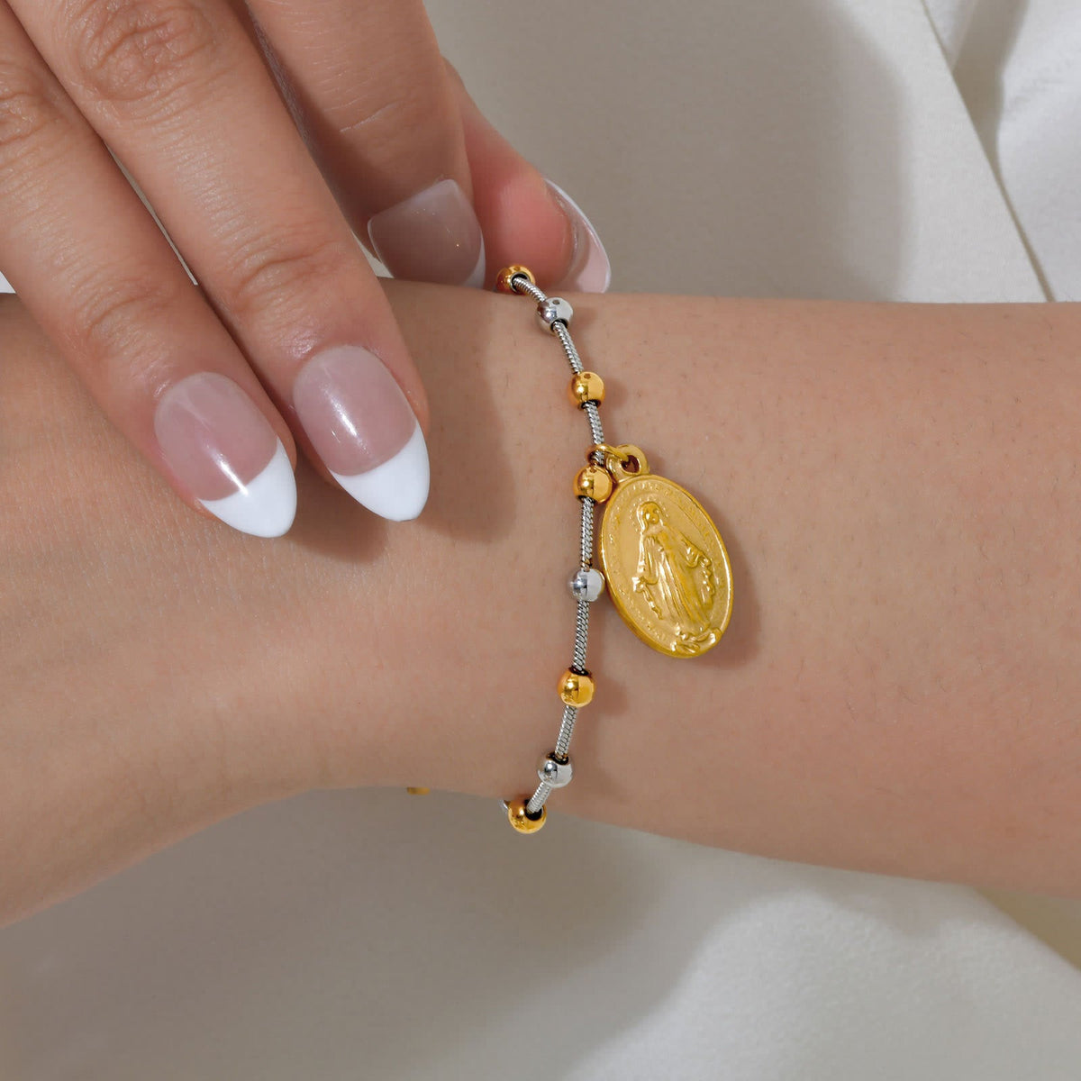 Textured Bead‑Chain Medal Bracelet: Token of Sustained Inner Fortitude
