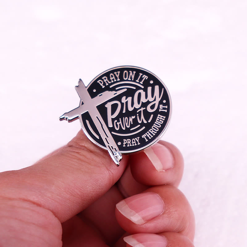 Eternal Faith Cross Brooch: A Graceful Emblem of Prayer and Resilience