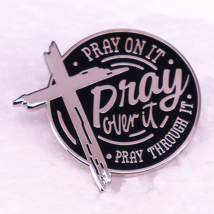 Eternal Faith Cross Brooch: A Graceful Emblem of Prayer and Resilience