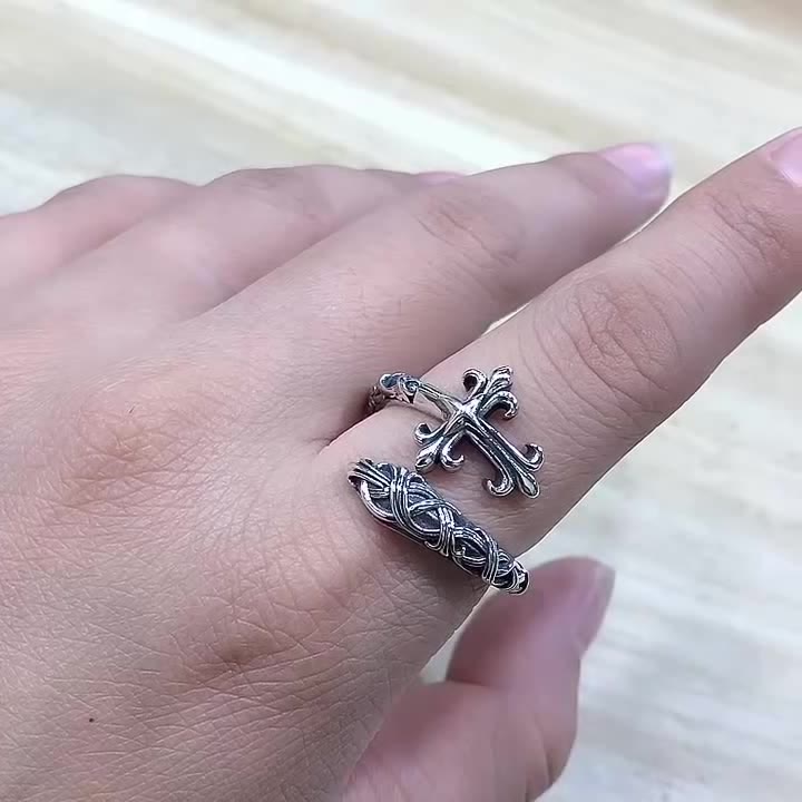 Retro 925 Silver Cross Ring with Delicate Vine Engravings: Pure Expression of Faith