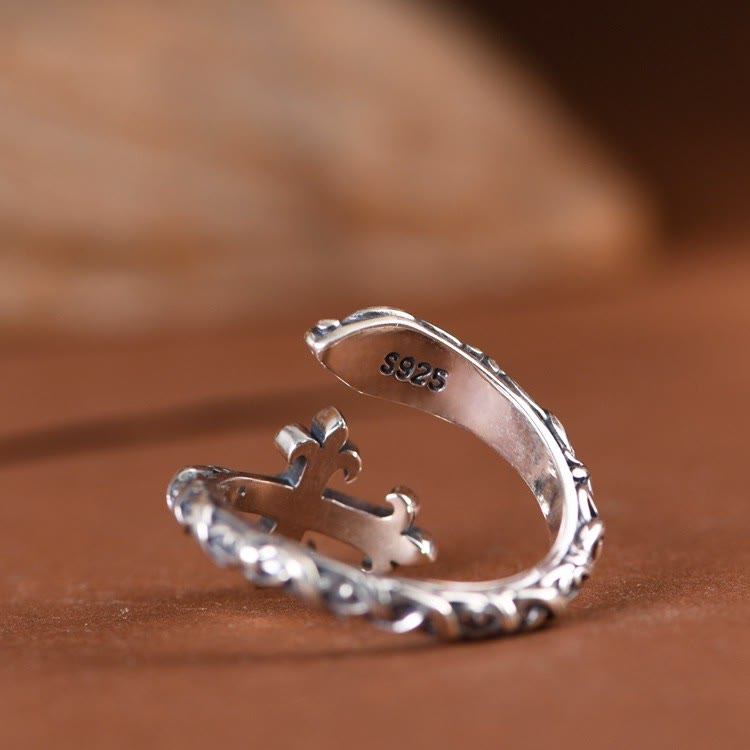 Retro 925 Silver Cross Ring with Delicate Vine Engravings: Pure Expression of Faith