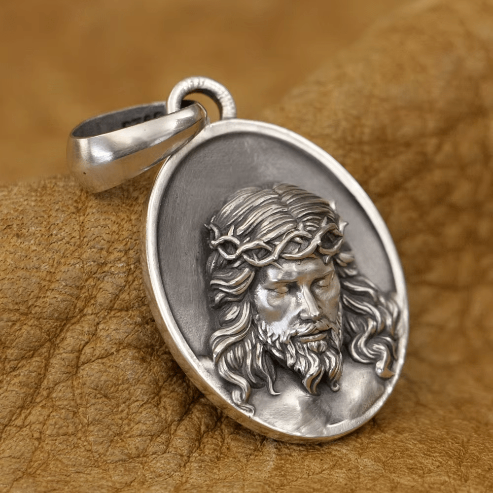 925 Silver Crown of Thorns Jesus Medal Necklace: A Reminder of His Sacrifice
