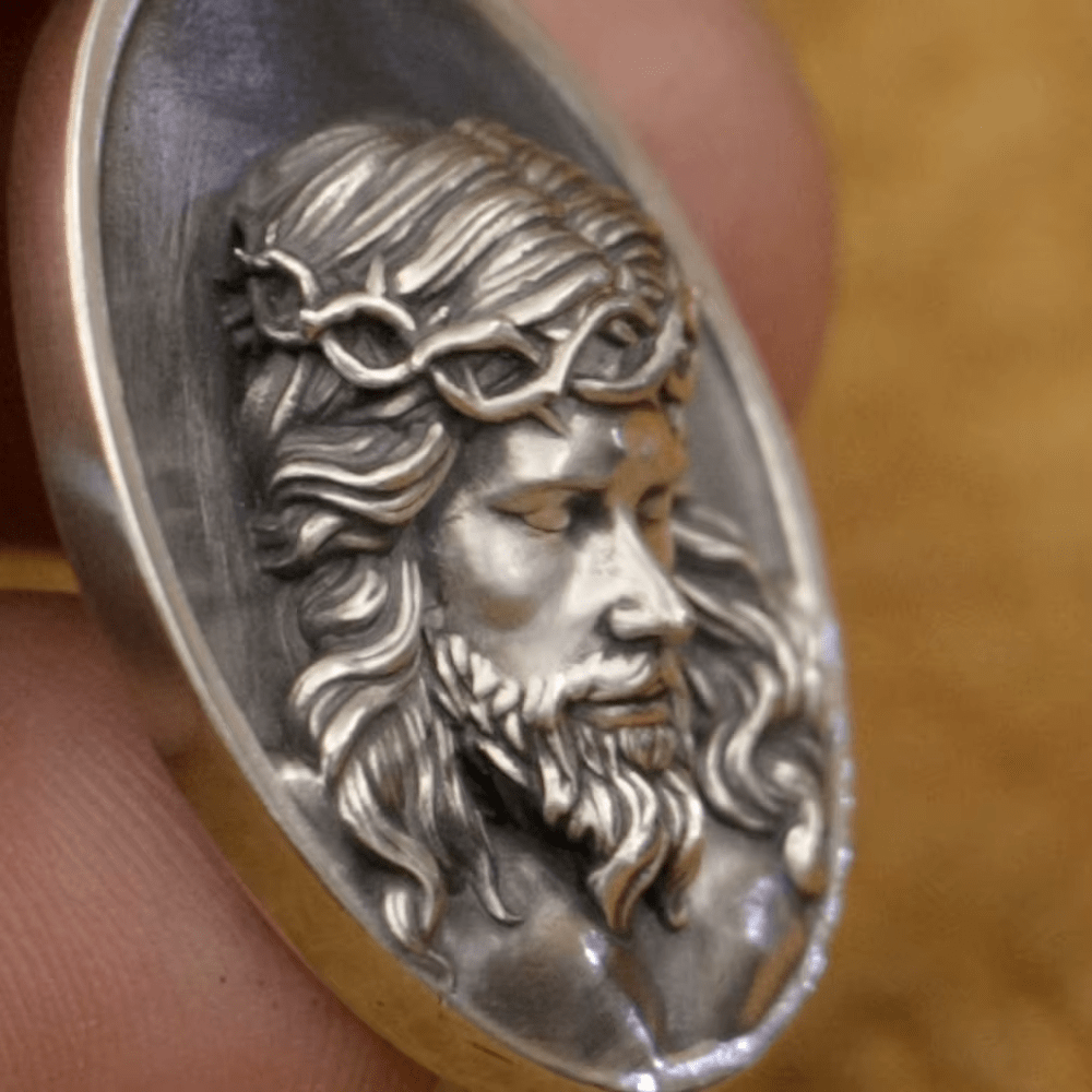 925 Silver Crown of Thorns Jesus Medal Necklace: A Reminder of His Sacrifice