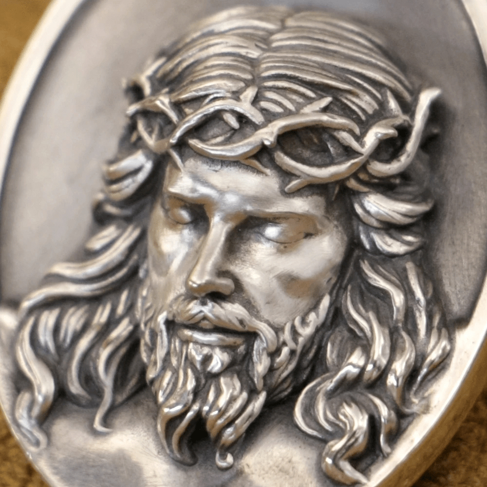 925 Silver Crown of Thorns Jesus Medal Necklace: A Reminder of His Sacrifice