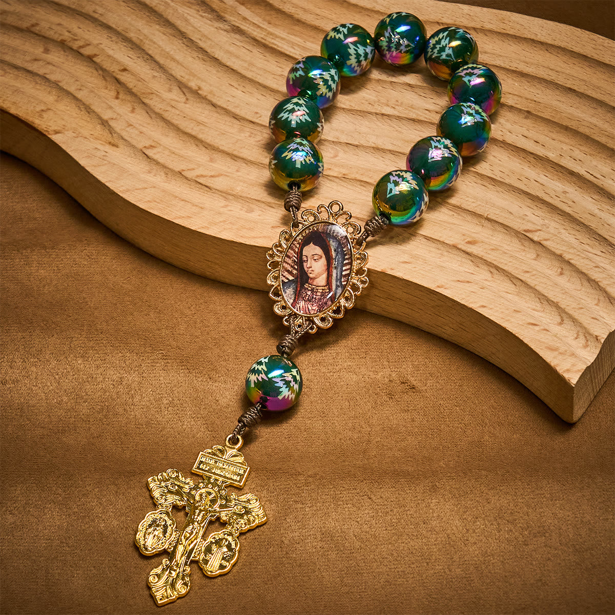 Christmas Devotion Red Green Holiday Beads Pocket Rosary: Pray anywhere, anytime