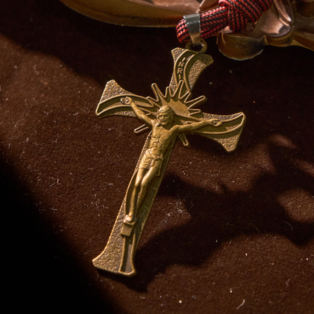 PRAYERFUL FAITH: All-Place Portable Paracord Pocket Rosary with Crucifix & St. Benedict