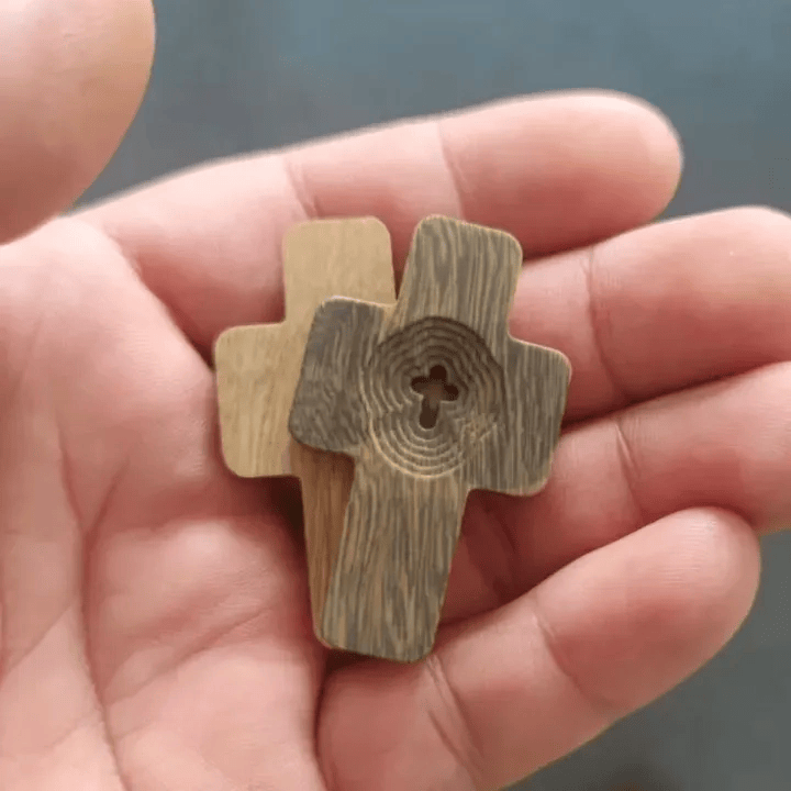 Green Sandalwood Cross Pendant Necklace with Central Cutout: A Symbol of Natural Grace