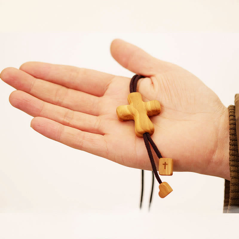Refined Olive Wood Cross Pendant Necklace with Engraved Details: An Emblem of Unwavering Devotion