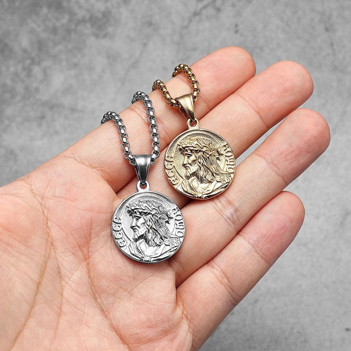 Crown Of Thorns Jesus Portrait Round Medal Box Chain Necklace: Timeless Emblem of Gentle Heavenly Guardianship