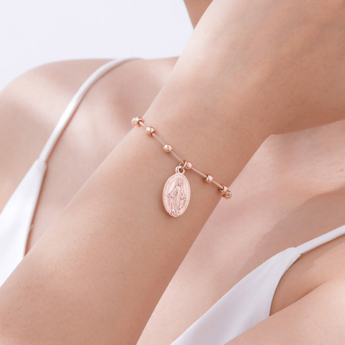 Textured Bead‑Chain Medal Bracelet: Token of Sustained Inner Fortitude