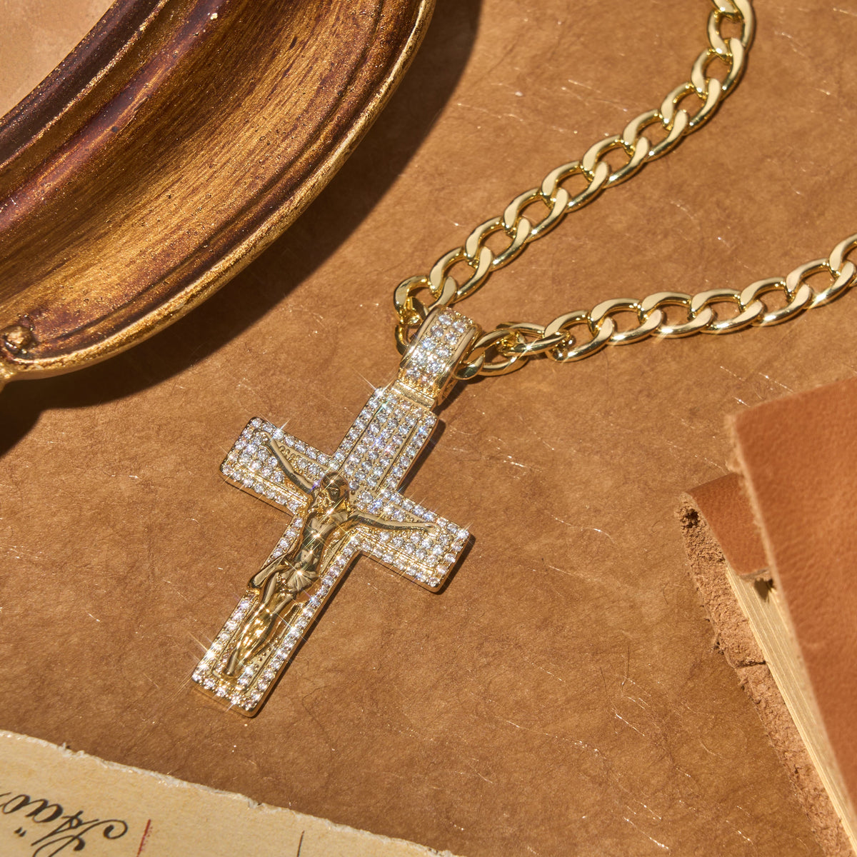 Glam Bling Crucifix Curb Chain Necklace: Wearable Talisman Of Timeless Heavenly Grace