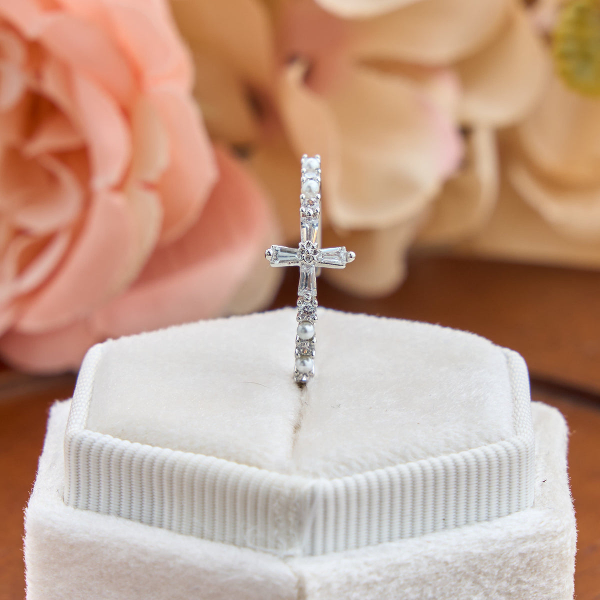 Delicate Inlaid Pearl Cross Adjustable Ring: Sign of Soft Celestial Comfort