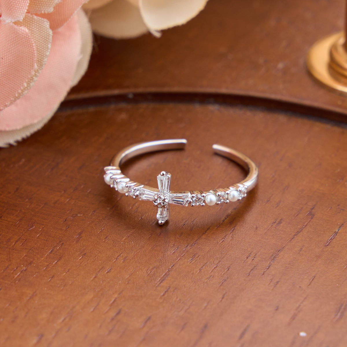 Delicate Inlaid Pearl Cross Adjustable Ring: Sign of Soft Celestial Comfort